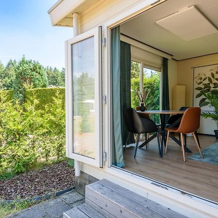 Gezellig Chalet Aan De Veluwse Bosrand Putten Bagian luar foto