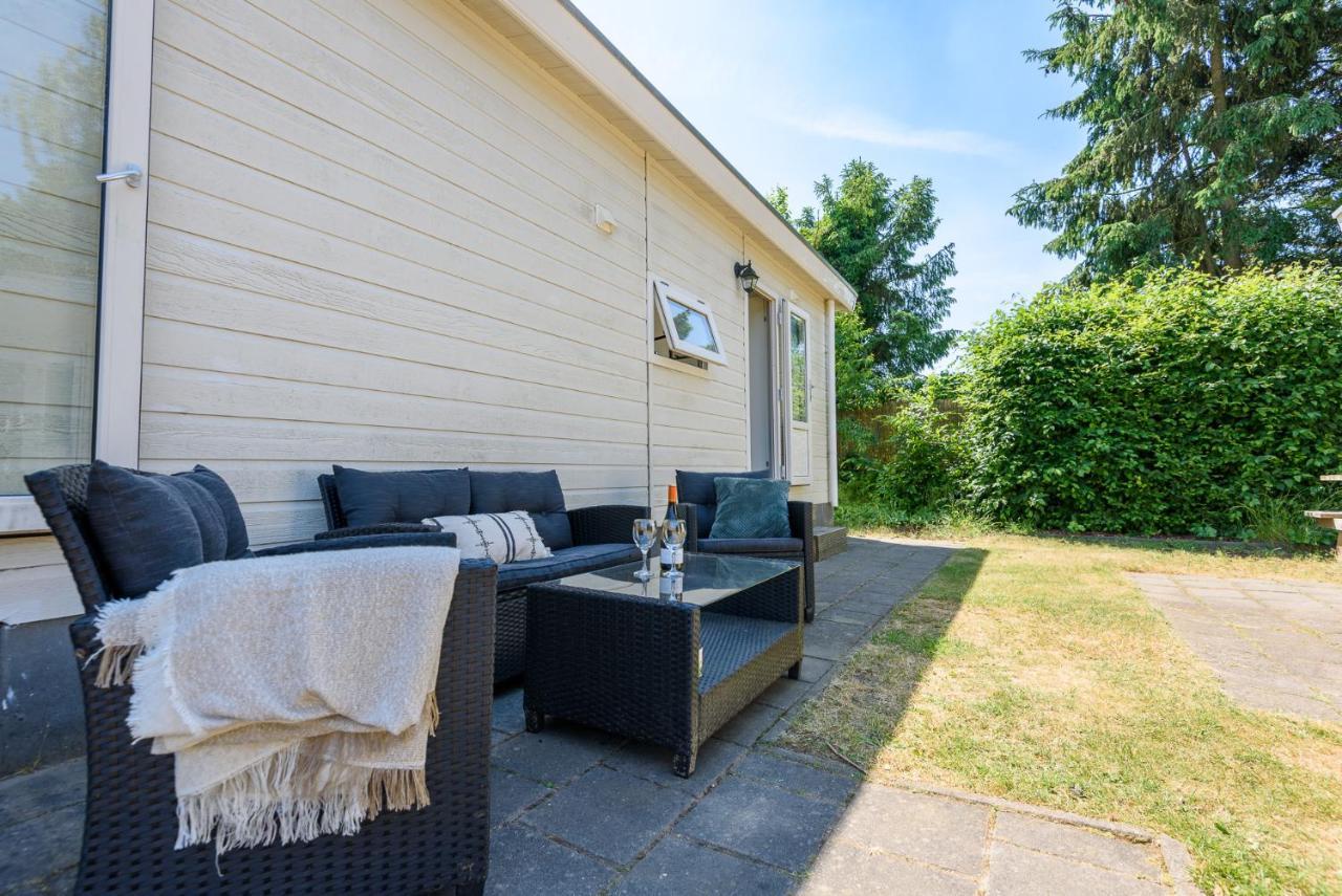 Gezellig Chalet Aan De Veluwse Bosrand Putten Bagian luar foto